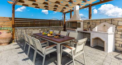 Renta Villa Georgios, with Pool, BBQ & Playground, Close to the beach