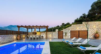 Renta Villa Georgios, with Pool, BBQ & Playground, Close to the beach