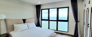 Panoramic Apartment, 2 Bedrooms, Beach View | Egyptian cotton sheets, premium bedding, in-room safe