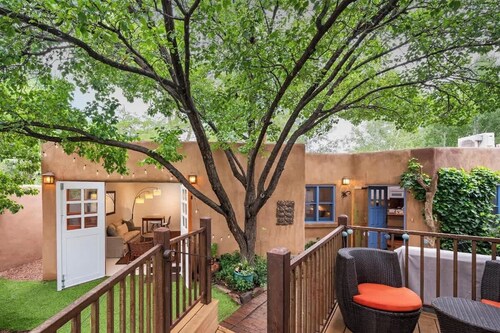 Walk Everywhere, Amazing Yards, On Canyon Rd