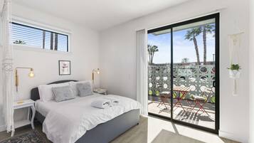 Ferros/tábuas de passar roupa, berço de viagem, Wi-Fi, roupa de cama