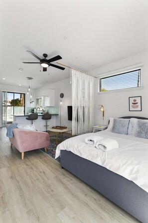 Fer et planche à repasser, lit parapluie, Wi-Fi, draps fournis