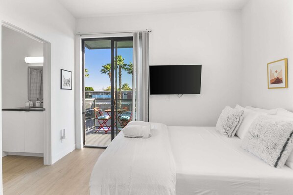 Iron/ironing board, travel cot, WiFi, bed sheets