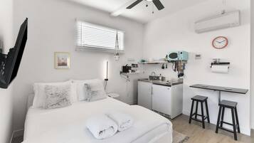 Iron/ironing board, travel cot, WiFi, bed sheets