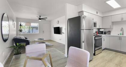 Contemporary Condo in Central Biltmore area