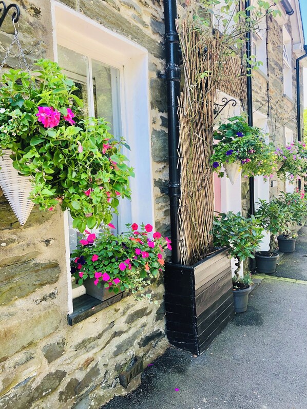 Exterior detail - Rose Cottage Beddgelert Set on the Banks of the River Colwyn Snowdonia (Beddgelert Gwynedd)