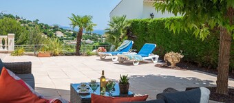 Villa La Belle Issambre – Luxury family villa on the Côte d’Azur with sea view, heatable pool and access to nature reserve