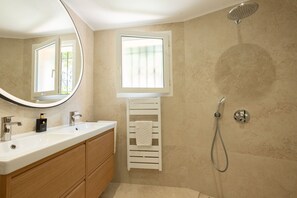 Bathtub, hair dryer, towels