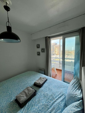 1 habitación, wifi y ropa de cama