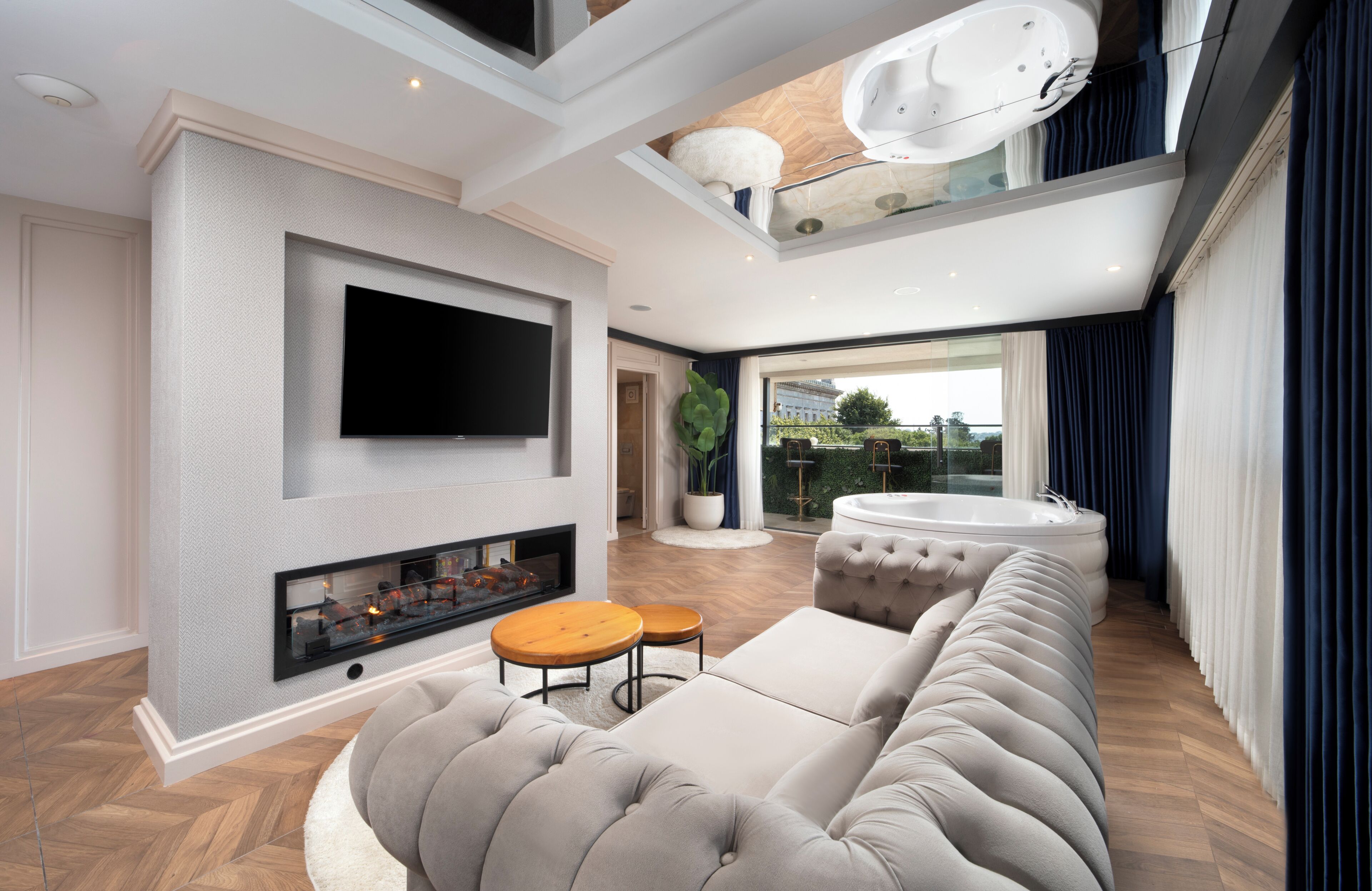 Quarto panorâmico, terraço (Terrace Suite) | Roupas de cama premium, cofres nos quartos, individualmente mobiliados