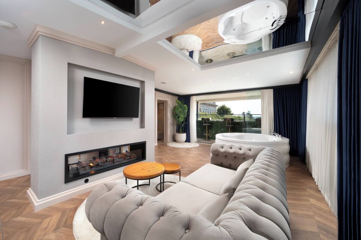 Quarto panorâmico, terraço (Terrace Suite) | Roupas de cama premium, cofres nos quartos, individualmente mobiliados