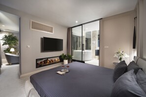 Executive suite | Luxe beddengoed, een kluis op de kamer, individueel gemeubileerd