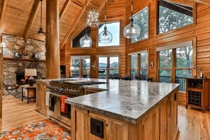 Fridge, microwave, oven, stovetop - Liberty Lookout | Ellijay, GA (Ellijay)