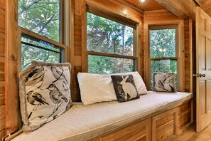 2 bedrooms, iron/ironing board, free WiFi, bed sheets - Liberty Lookout | Ellijay, GA (Ellijay)