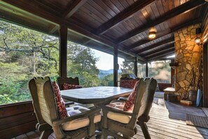 Outdoor dining - Liberty Lookout | Ellijay, GA (Ellijay)