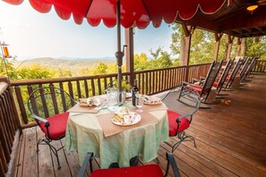 تناول الطعام بالخارج