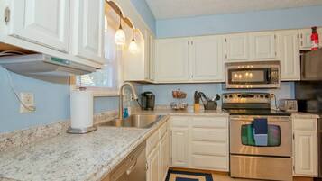 冰箱、微波炉、烤箱、炉灶