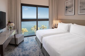 Premium bedding, down comforters, pillowtop beds, minibar - Address Beach Resort Fujairah (Al Aqah)