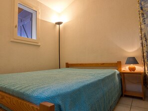 2 bedrooms - Family house in Loupian with communal pool and air conditioning (Loupian)
