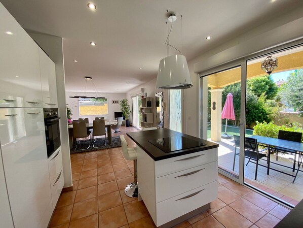 Fridge, microwave, dishwasher