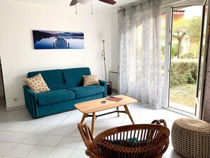 TV - Bright apartment in Bouzigues, 50m from beach, garden and parking (Bouzigues)