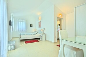 4 室のベッドルーム、WiFi、ベッドシーツ