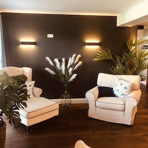 Deluxe Apartment, Sauna, Whirlpool (Nr 7) | Wohnbereich | Flachbildfernseher