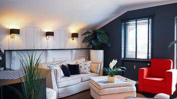 Deluxe Apartment, Sauna, Balcony (Nr 1) | Hypoallergeen beddengoed, individueel gedecoreerd