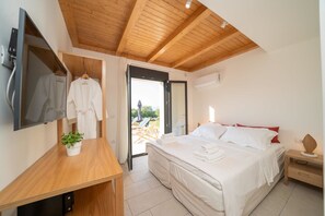 3 bedrooms, iron/ironing board, travel cot, free WiFi