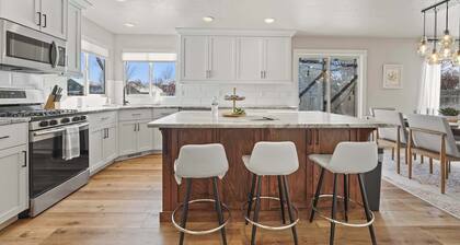 Modern Farmhouse Retreat | 5BR | With Pool Views