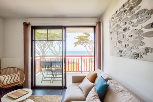 Beautiful seafront flat for 2