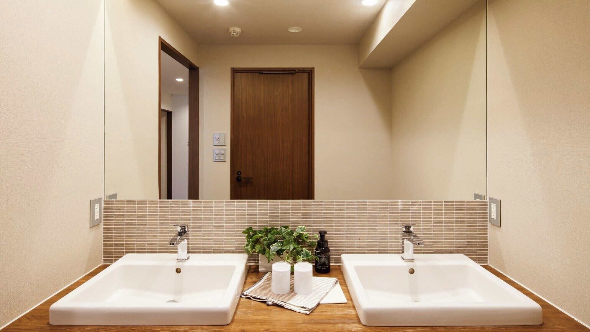 مستلزمات مجانية للعناية الشخصية، مجففات شعر، خف للقدمين