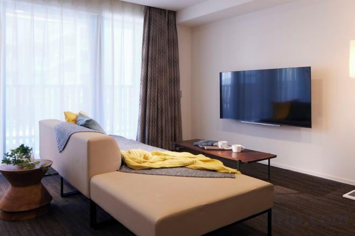 Living area | 50-inch flat-screen TV with digital channels, TV