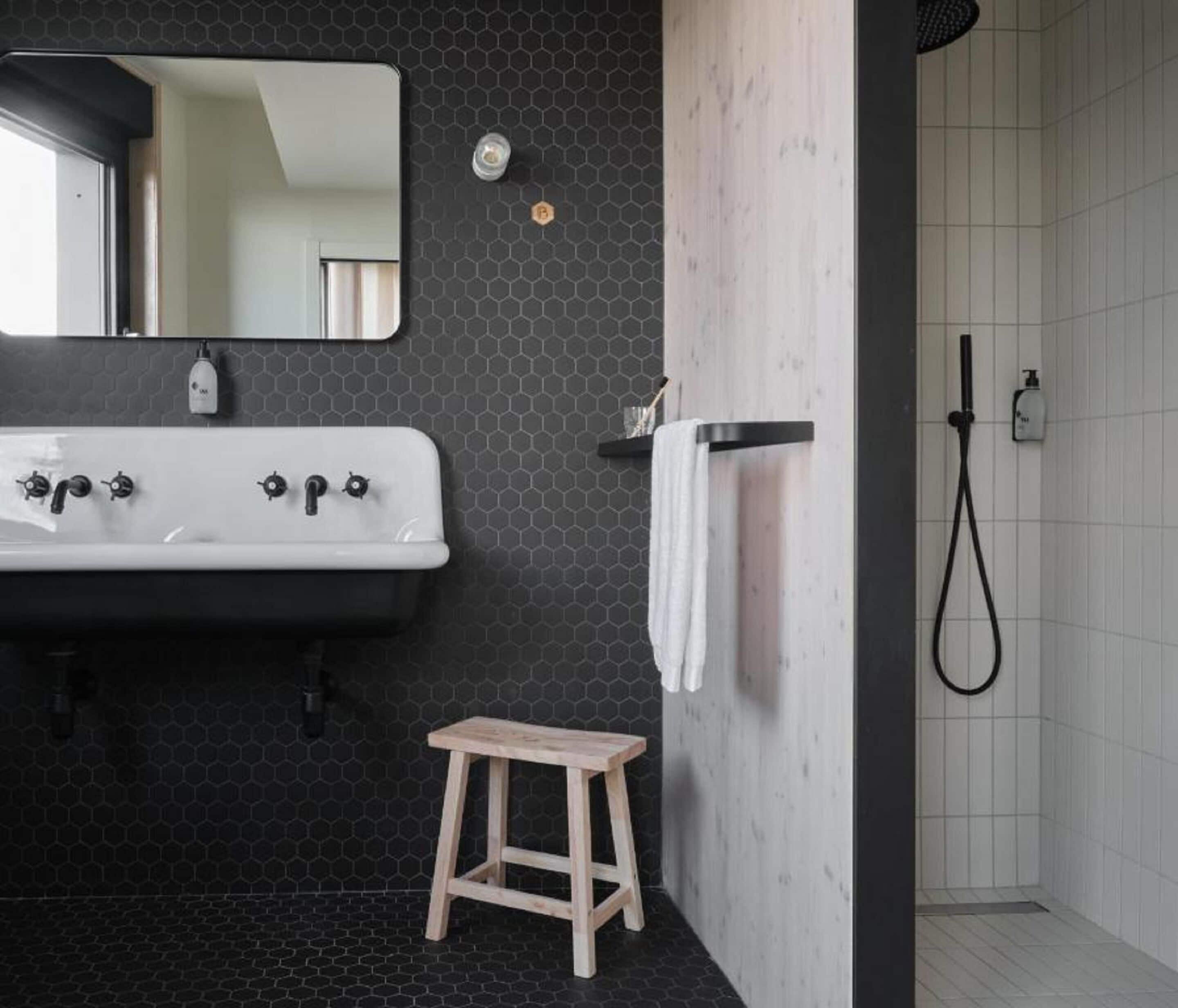 la premium + | bathroom | shower, rainfall showerhead, hair dryer, towels