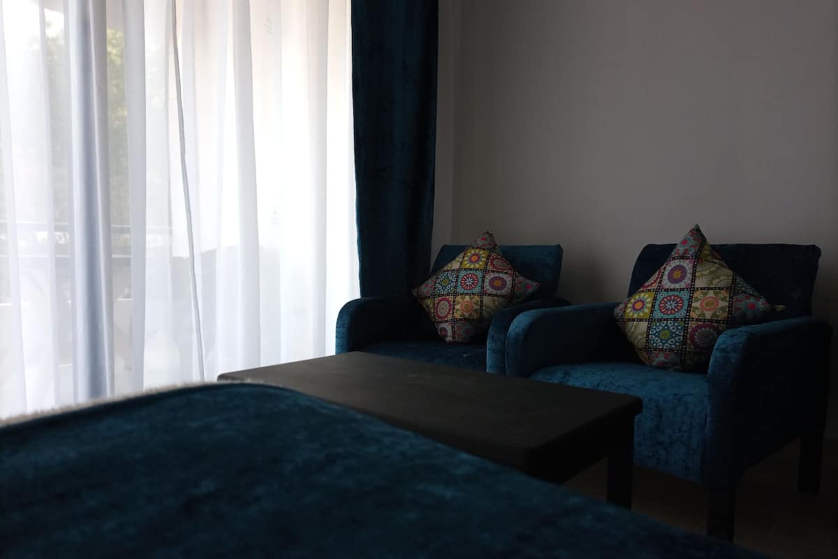 Deluxe Room | In-room safe