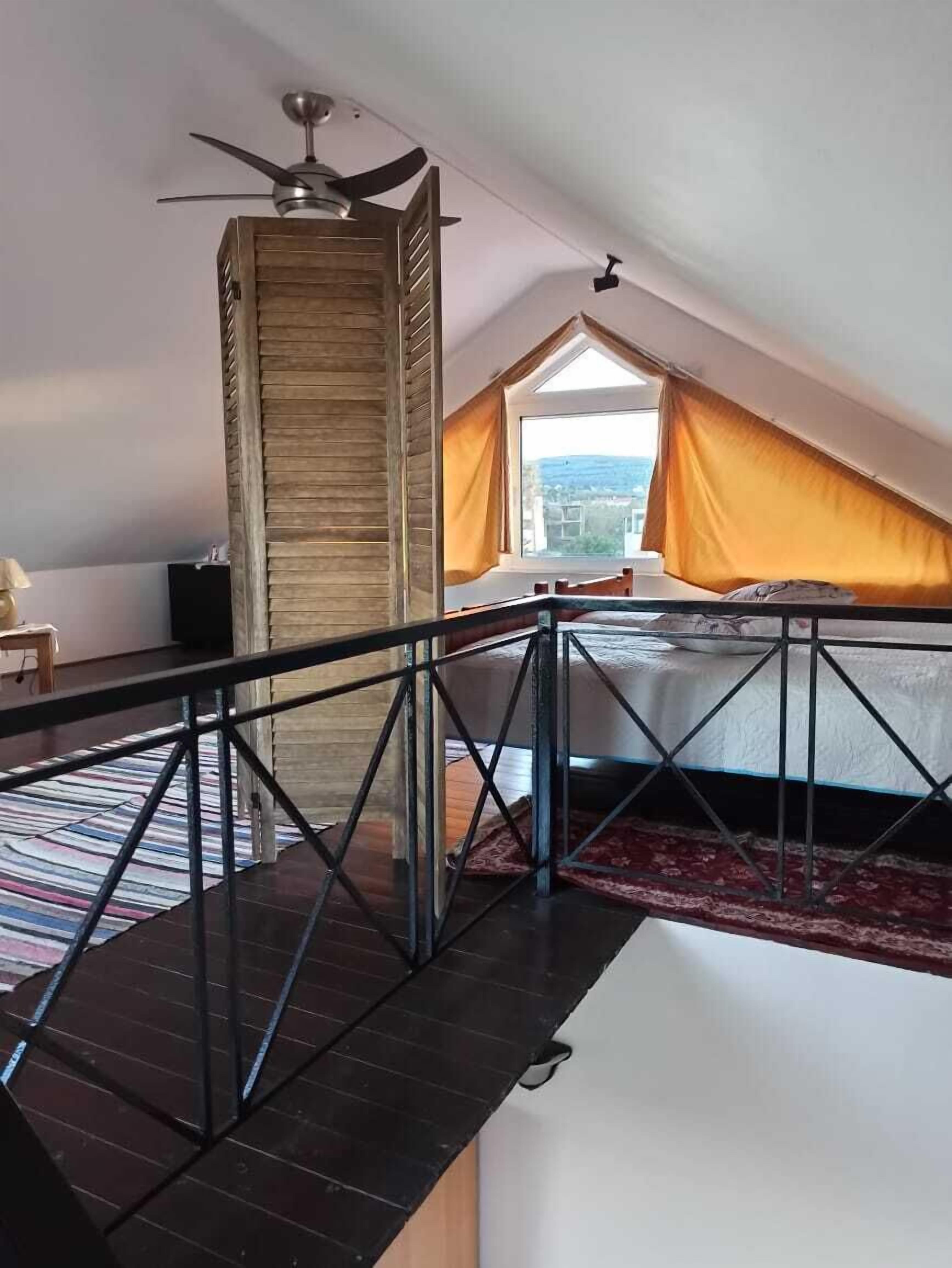 2 多间卧室、熨斗/熨衣板、WiFi、床单