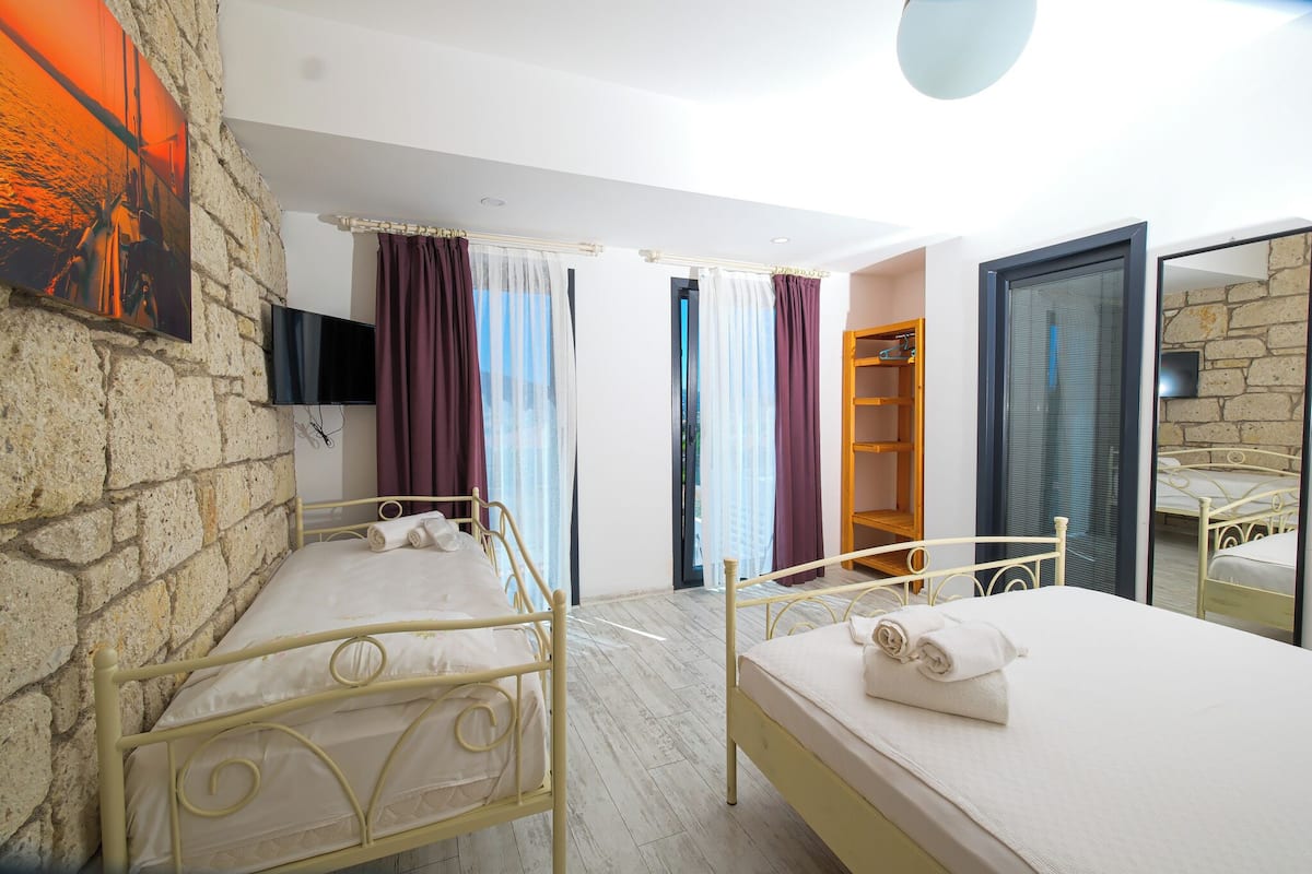 Biancheria da letto di alta qualità, minibar, insonorizzazione