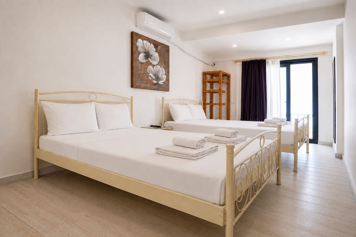 Quarto casal superior (1) | Roupas de cama premium, frigobar, quartos à prova de som
