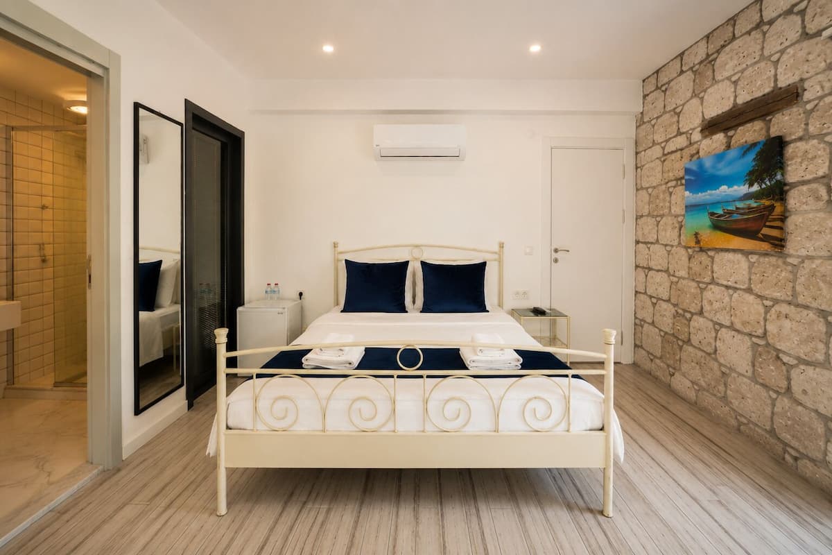 Roupas de cama premium, frigobar, quartos à prova de som