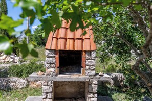 Property grounds - Beachfront House Nada (Karlobag)