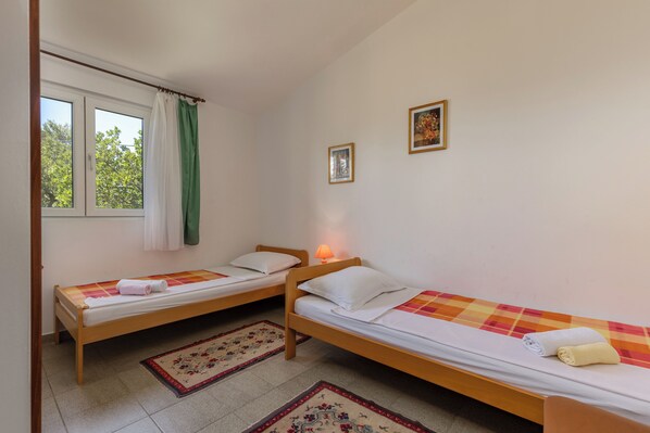 2 عدّة غرف نوم وواي فاي مجانًا وملاءات أسرّة