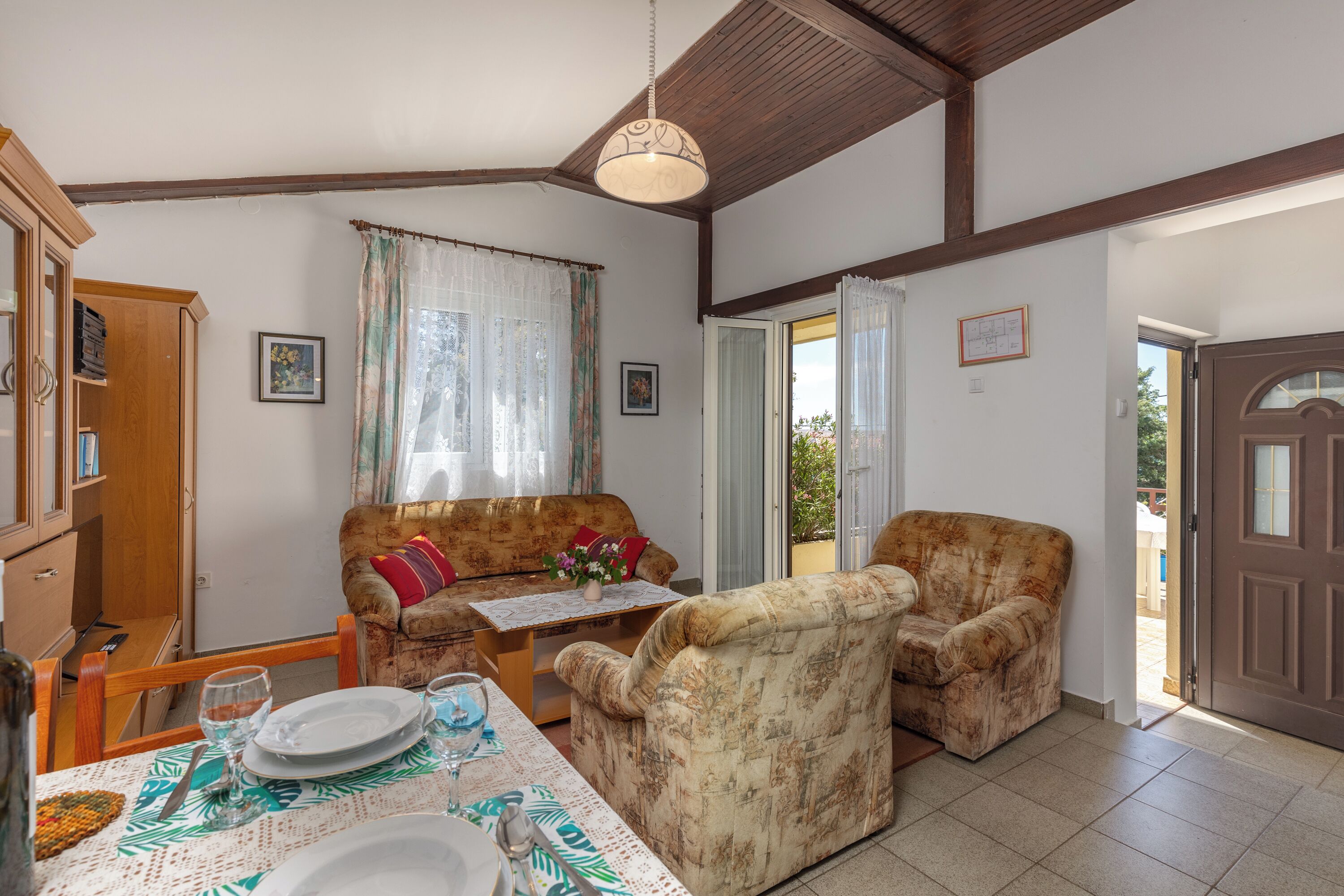 21-inch TV with satellite channels, stereo