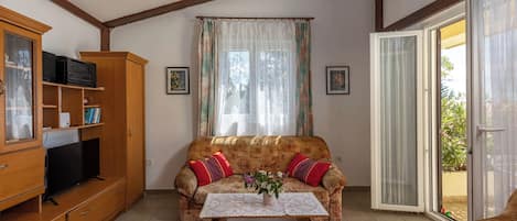 21-Zoll-Fernseher mit Satellitenempfang, Stereoanlage