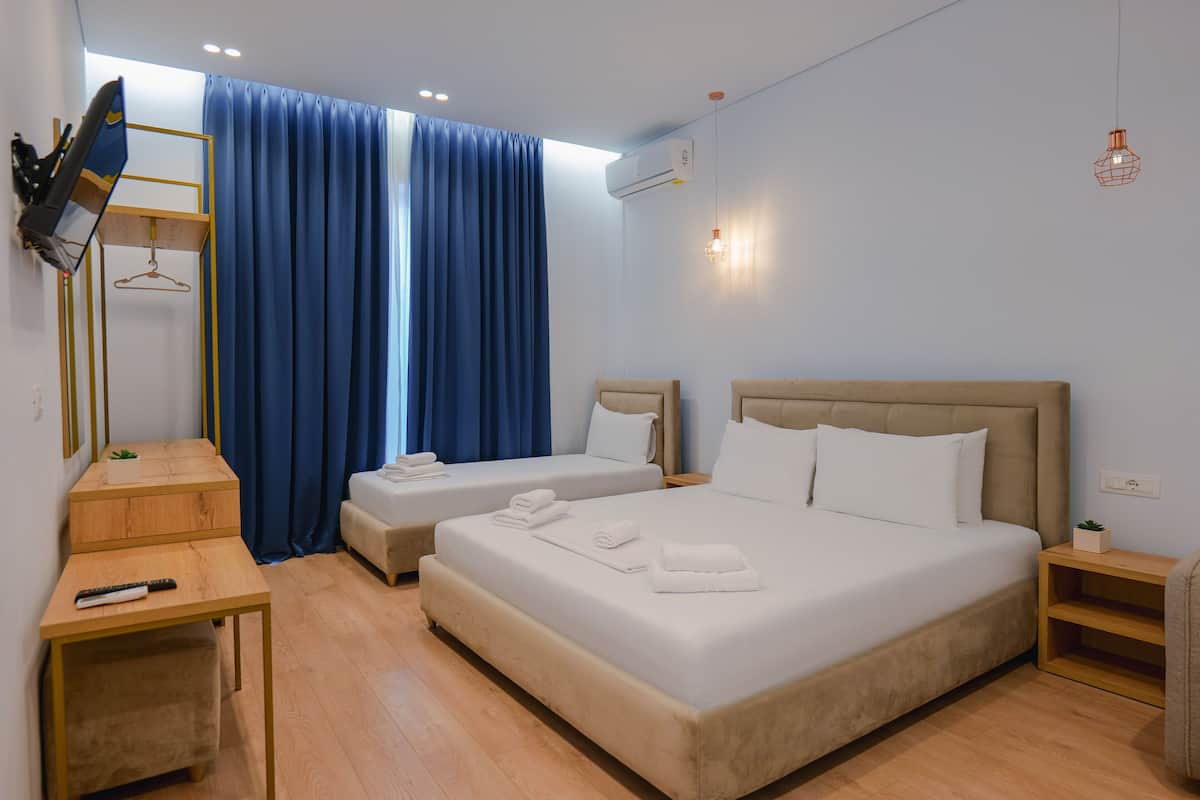 Habitación triple | Insonorización, wifi gratis y ropa de cama