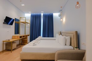 Dreibettzimmer | Schallisolierte Zimmer, kostenloses WLAN, Bettwäsche