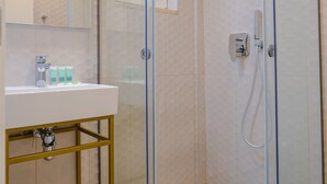 Triple Room | Bathroom - Otto Hotel (Ksamil)
