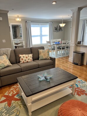 Smart TV, fireplace, books - Luxury Accommodations (Newport)