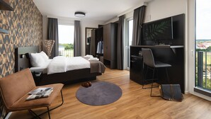 Habitació Comfort, 1 llit de matrimoni, no fumadors, cuina bàsica | Cobrellits, escriptori i espai de treball apte per a portàtils