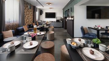 Frühstücksbuffet unter der Woche (16.90 EUR pro Person)