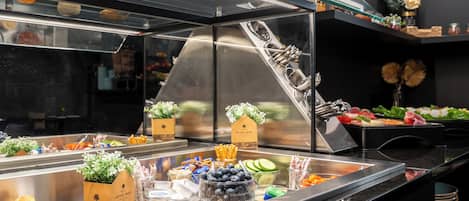 Buffet breakfast on weekdays (EUR 16.90 per person)